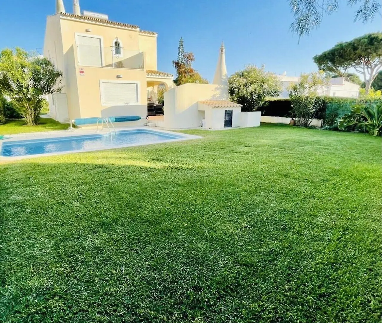 4 Bedroom Villa With Heated Pool Close To Old Village location